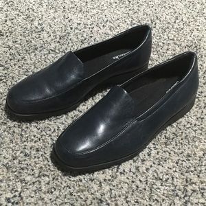 NWOT out of box Clarks Womens 9 M Navy Blue Loafers